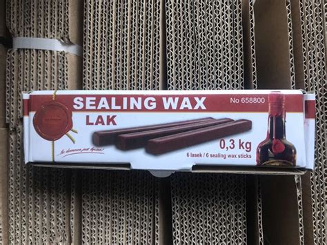 Червен восък на пръчки