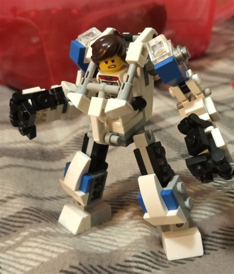 Lego Mini Mech Suit