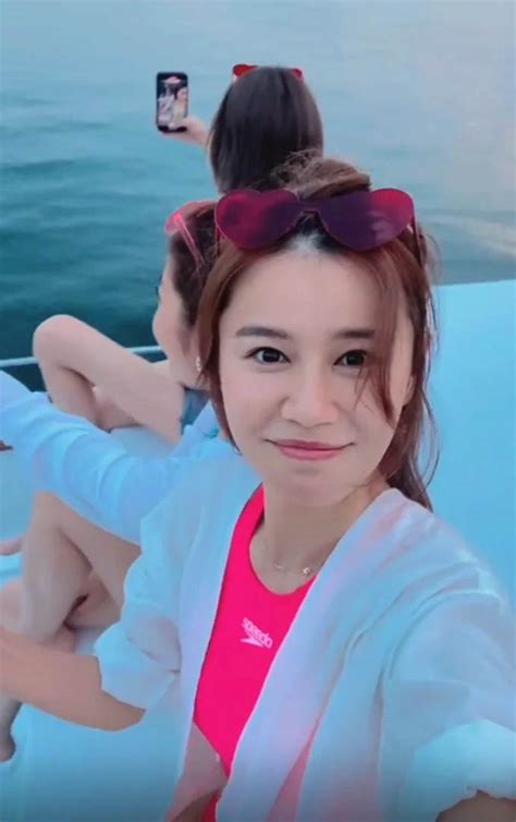 Tvb Powerful Actress Goes Out To Sea To Be Sexy Bikini Swimsuit Steals The Spotlight Mood Is
