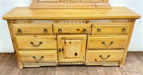 Lot Broyhill Country Style Pinewood Triple Dresser