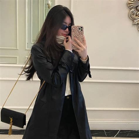 Danh tính hot girl sinh năm tự sắm biệt thự hơn tỷ mua siêu xe Porsche cùng loạt đồ