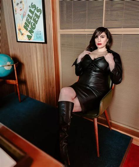 Nudes Femdom Gifs Nude Pics Org