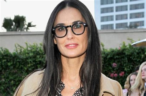På gränsen till anständighet åriga Demi Moore visade en fantastisk figur i en liten bikini