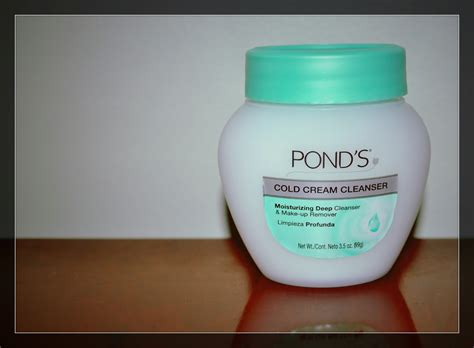 Lipstick and Notebooks: Review: Ponds Cold Creme Cleanser