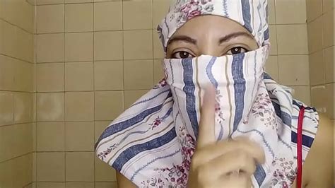 Muslim Arab Big Tits Stepmom MILF Masturbates Fat SQUIRT Pussy In Niqab And Shows Big Muslim