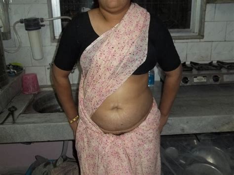 Mature Indian Aunty Posing Nude Kitchen Indian Sex Photos