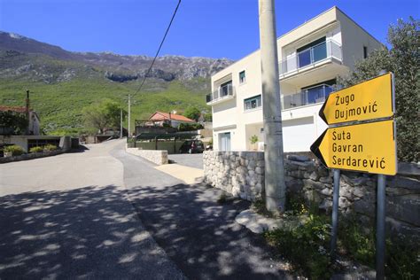 Slobodna Dalmacija Nedaleko Od Glavne Dalmatinske Ceste Krije Se Selo