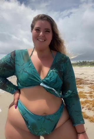 Amazing Sam Paige Shows Cleavage In Hot Green Bikini At The Beach