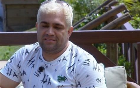 A Fazenda Evandro Santo relembra quando assumiu ser gay para a família OFuxico