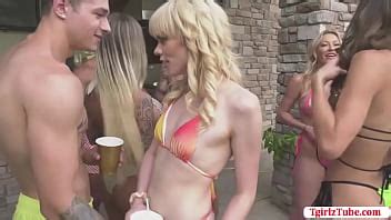 Shemales Having Group Sex By The Pool XVIDEOS