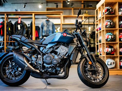 Купить б у Honda CB 1000R инжектор 6 передач в Москве синий naked bike 2022 года по цене 1 990