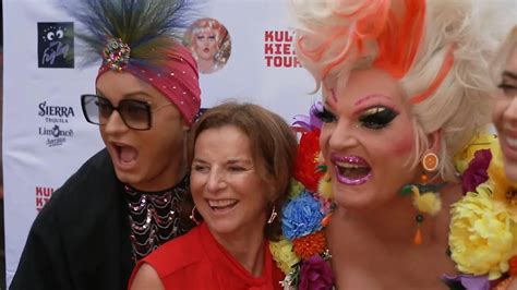 Pl Tzlich Unten Ohne Halle Berry Verliert W Hrend Ihrer Tanzeinlage Das Bikini H Schen