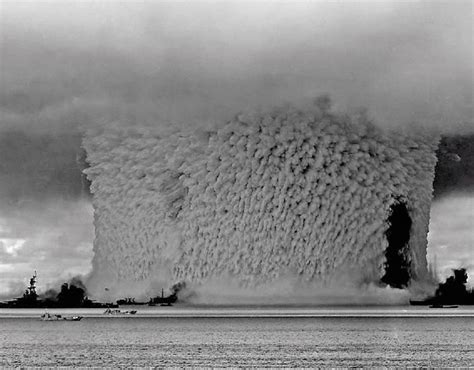 The Baker test during Operation Crossroads | Nuclear bomb tests through ...