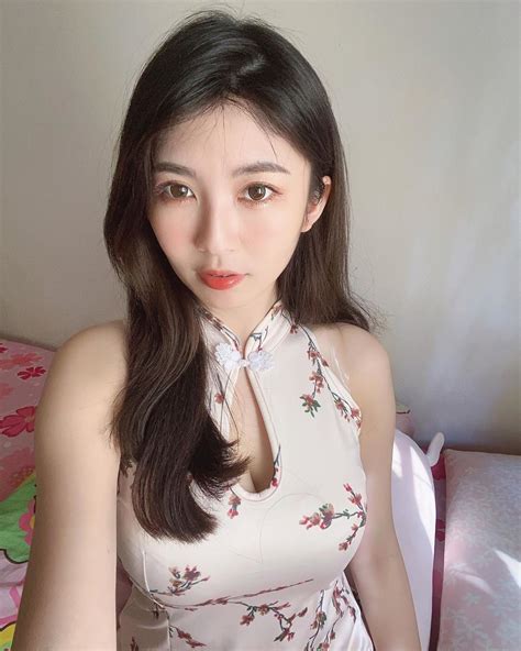 Tuyên bố mở lớp tuyển học viên chơi đàn nàng hot girl khiến dân tình đua nhau đăng ký tình