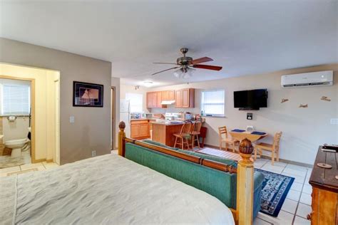 Good Old Days Cottage King Bed Pet Friendly Daytona Beach Updated