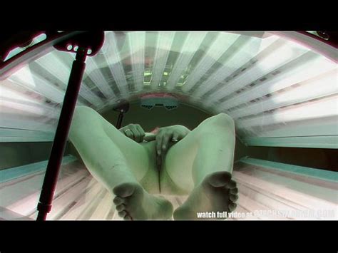 pelirroja jugando suavemente con su coño perfectamente afeitado XVIDEOS