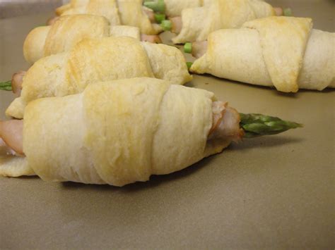 Cookin Stuff: Asparagus Crescent Rolls