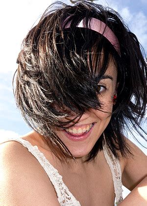 Babe Today Zishy Aysha Thoen Removing Babe Ftv Stripping Porn Pics