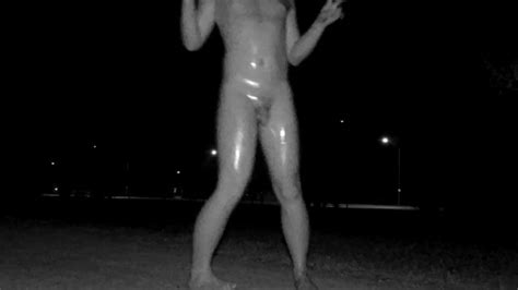 害怕的暴露狂femboy试图在公园冒险 Pornhub Gay