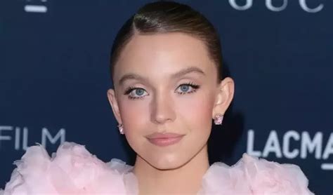 This bikini photo of Sydney is stunning Here are some of her best swimsսit photos Lovely Pets