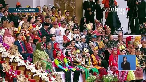 Jokowi Tertawa Lihat Pemenang Kostum Terbaik Di Istana Pakai Peci