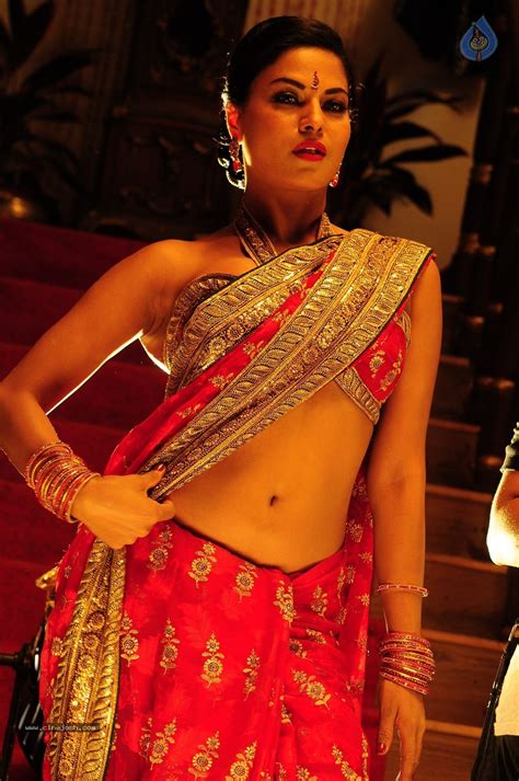 Red Mirchi Movie Hot Photos Photo 16 Of 18