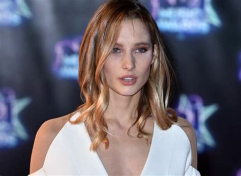 Sexy Les photos en bikini d Ilona Smet créent des remous VSD