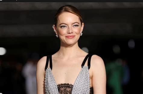 Emma Stone Wows Venice As Sex Mad Reanimated Corpse