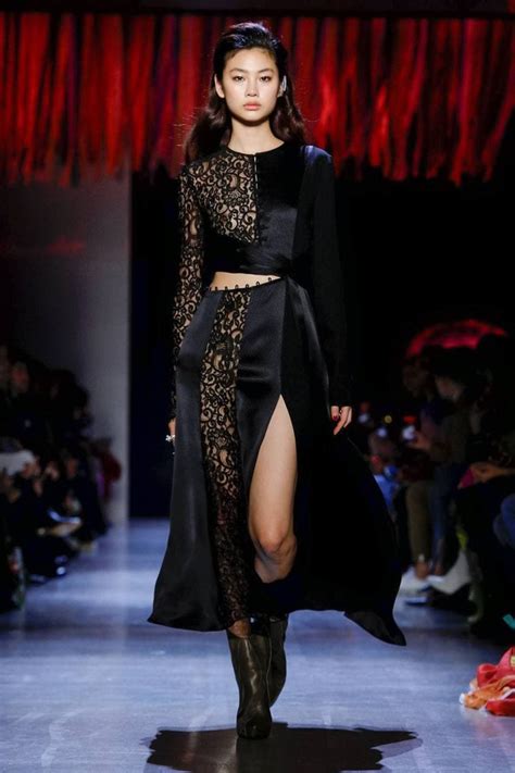 Thấy ai quen quen trong series cực hot Squid Game hóa ra là bạn thân Jennie Á quân Next Top