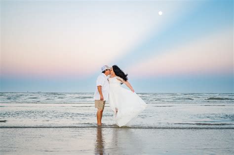 Port Aransas Beach Elopement At Sunset Danni Lea Photo