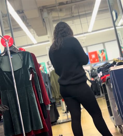 Cute Latina In Leggings Looks At Camera Spandex Leggings Yoga Pants Forum