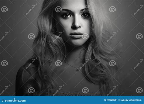 Portrait Monochrome De Mode De Jeune Belle Femme Blonde Sexy Fille Blonde Image Stock Image Du