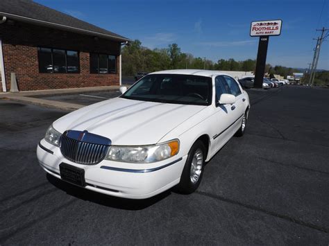 Lincoln Town Car 2002