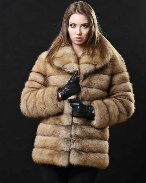 Pin By Emanuele Perotti On Beauties In Fur Fur Coat Fur Leather Gloves