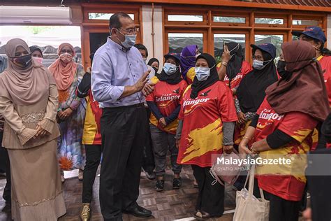 Exco Santuni Penduduk Program Kawah Ramadan Team Selangor