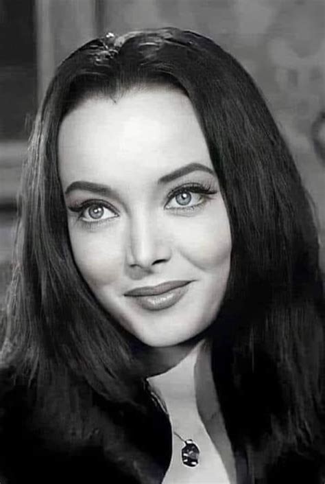 6 Hot Sexy Carolyn Jones Bikini Pics