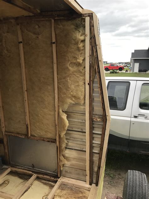 Épinglé par Tim Tobin sur Rebuilding a 1975 Prowler Camper