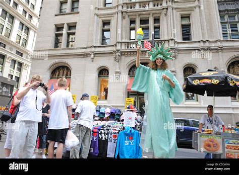 Statue of liberty costume hi-res stock photography and images - Alamy