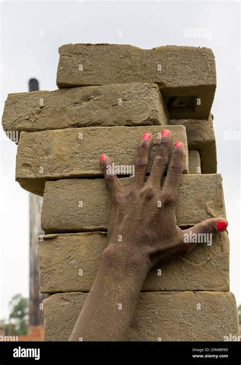 Hijra Working Hi Res Stock Photography And Images Alamy