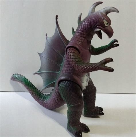 Vintage Giant Monster Godzilla Kaiju Gigan Toy 875 Inches Tall