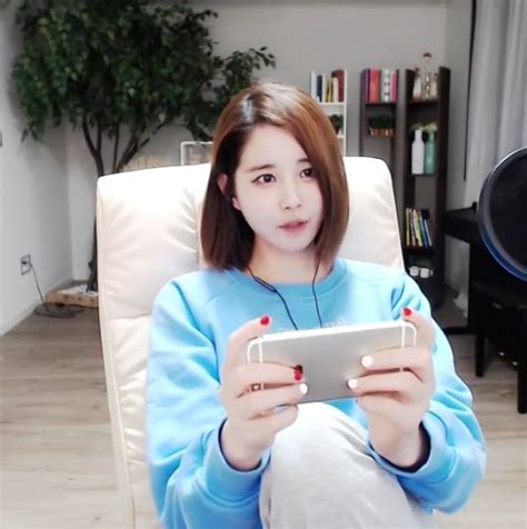 Đang là hot girl vạn người mê nữ streamer gây sốc khi quỵt gần 2 tỷ của fan đối diện án phạt nặng