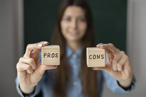 Desk Sharing: Pros and Cons (6 Tips)