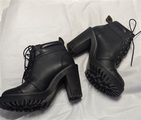 DR MARTENS AVERIL WOMEN S LEATHER HEELED ANKLE BOOTS SIZE 8 5 EBay