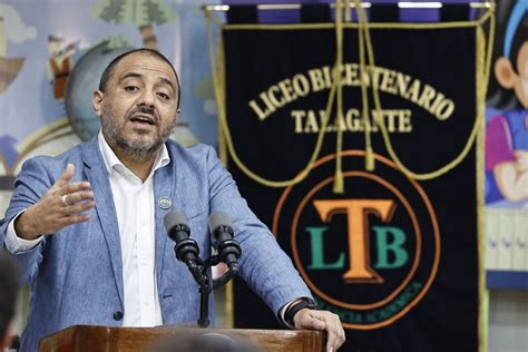 Ministro de Educación Marco Antonio Ávila Liceos bicentenarios no se