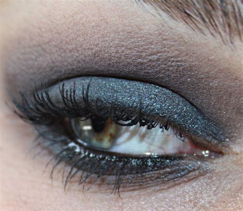 La Vie En..Cosmétiques: Giorgio Armani Eyes To Kill #20 Obsidian Black