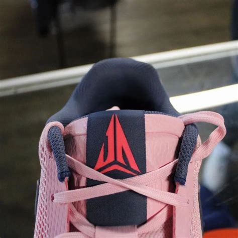 「幸运小胖」亲晒！nike Ja1 最新实物图曝光！ 球鞋资讯 Flightclub中文站sneaker球鞋资讯第一站