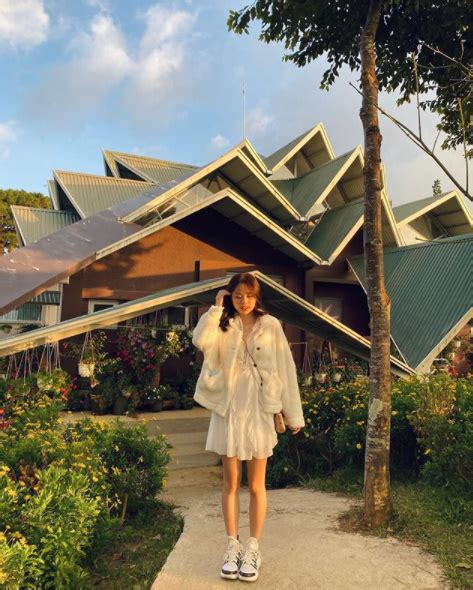 Bạn gái Quang Hải phá vỡ hình tượng nhu mì khi diện bikini