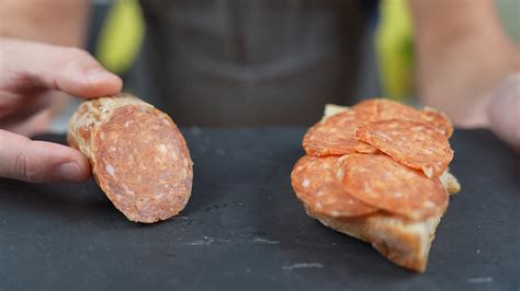 Make Hungarian salami yourself - Delicious paprika salami