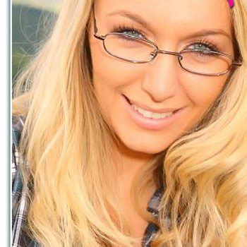 Sophie Howard Babe Page Watch This Supermodel On Freeones