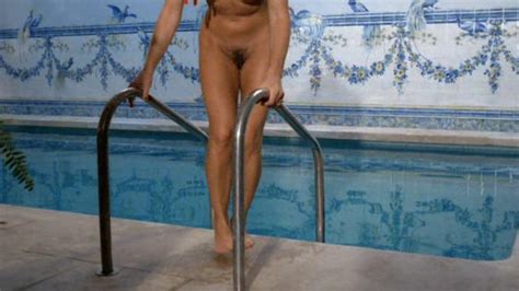 Naked Renate Langer In Police Des Moeurs